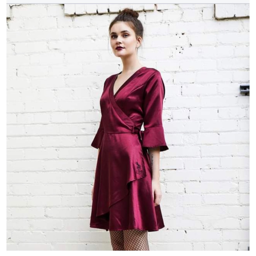 THE CRIMES OF GRINDELWALD LETA LESTRANGE DRESS 4 burgundy wrap dress satin